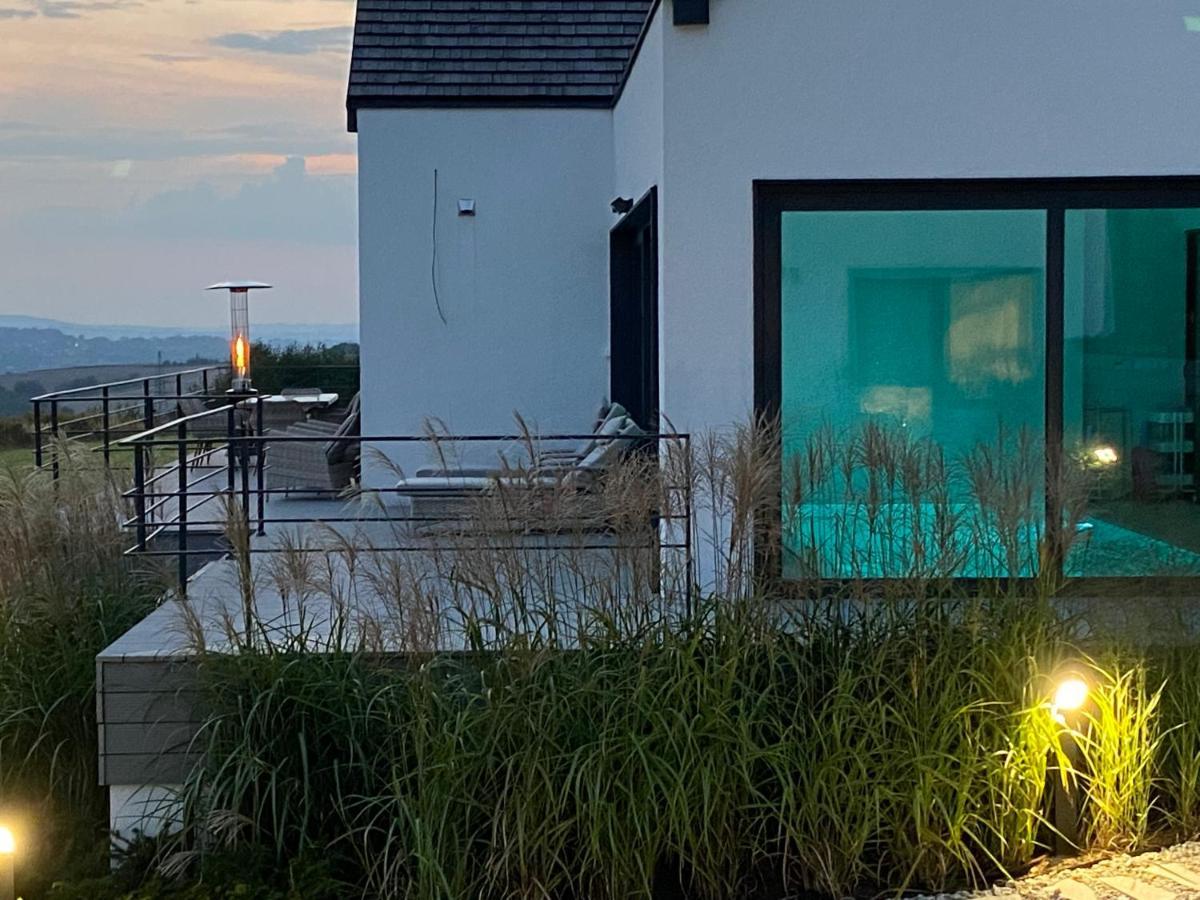 Villa Relax With Swimming Pool And Mountain View Bukow Екстериор снимка