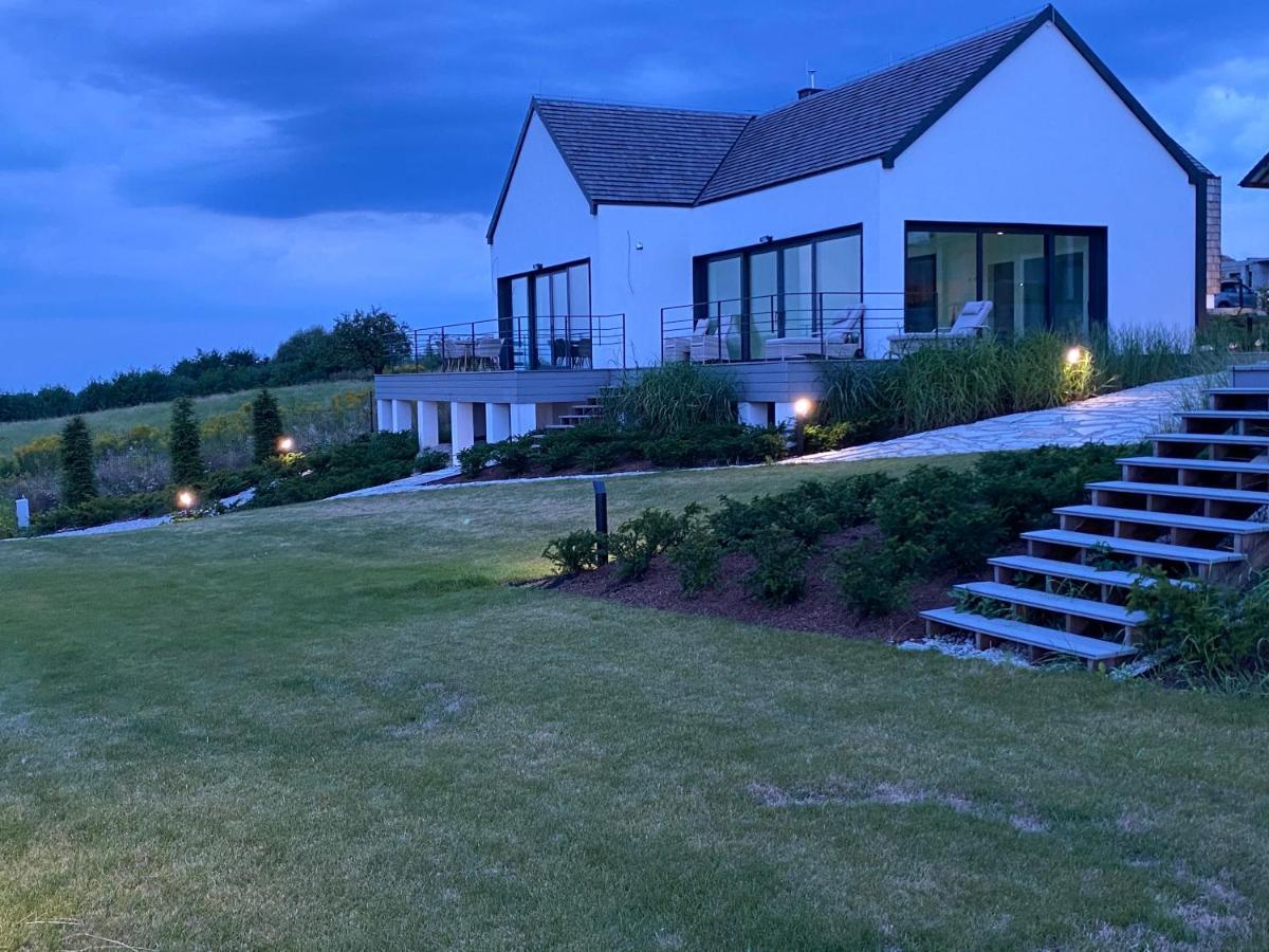 Villa Relax With Swimming Pool And Mountain View Bukow Екстериор снимка